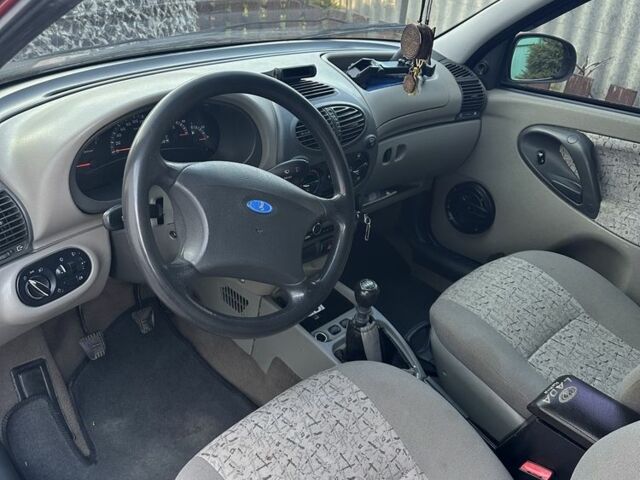 Красный ВАЗ 1117 Калина, объемом двигателя 0 л и пробегом 267 тыс. км за 1999 $, фото 8 на Automoto.ua