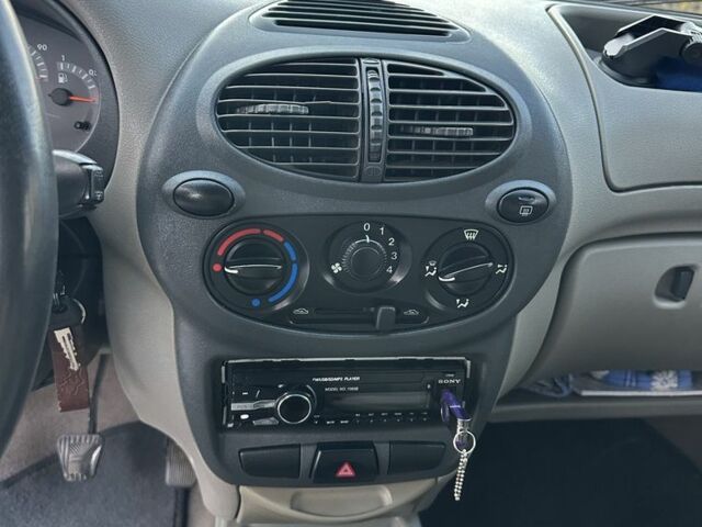 Красный ВАЗ 1117 Калина, объемом двигателя 0 л и пробегом 267 тыс. км за 1999 $, фото 3 на Automoto.ua