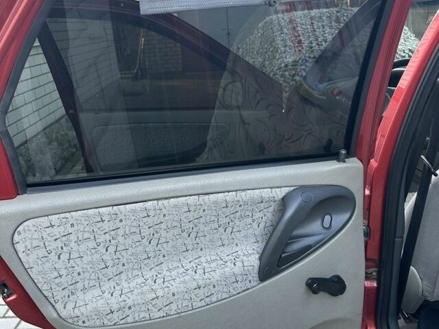 Красный ВАЗ 1117 Калина, объемом двигателя 0 л и пробегом 267 тыс. км за 1999 $, фото 5 на Automoto.ua