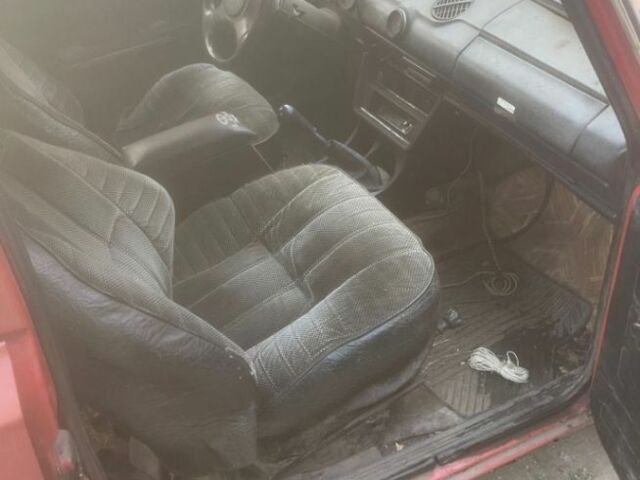 Красный ВАЗ 1117 Калина, объемом двигателя 1 л и пробегом 900 тыс. км за 155 $, фото 5 на Automoto.ua