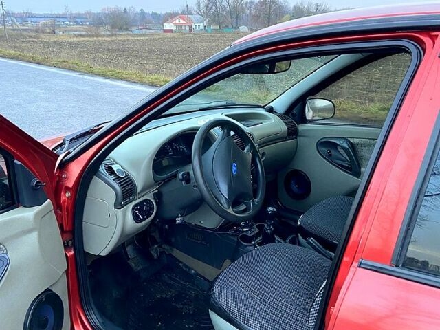 Красный ВАЗ 1117 Калина, объемом двигателя 16 л и пробегом 270 тыс. км за 2450 $, фото 4 на Automoto.ua