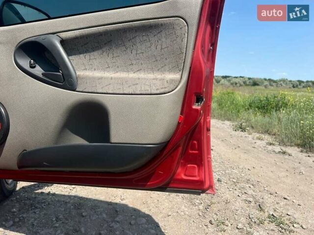 Красный ВАЗ 1117 Калина, объемом двигателя 1.6 л и пробегом 200 тыс. км за 2200 $, фото 6 на Automoto.ua