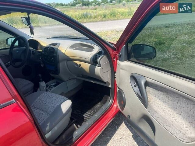 Красный ВАЗ 1117 Калина, объемом двигателя 1.6 л и пробегом 200 тыс. км за 2200 $, фото 5 на Automoto.ua