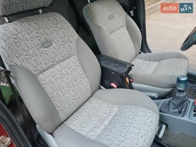 ВАЗ 1117 Калина 2006 в Луцке на Automoto.ua Красный ВАЗ 1117 Калина, объемом двигателя 1.6 л и пробегом 220 тыс. км за 2000 $, фото 4 на Automoto.ua