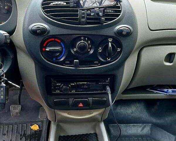 Красный ВАЗ 1117 Калина, объемом двигателя 1.6 л и пробегом 124 тыс. км за 2800 $, фото 5 на Automoto.ua