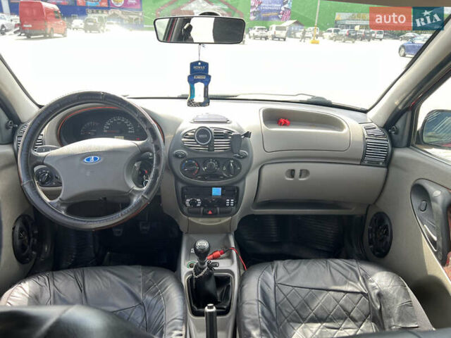 Красный ВАЗ 1117 Калина, объемом двигателя 1.39 л и пробегом 50 тыс. км за 2200 $, фото 12 на Automoto.ua