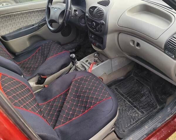 Красный ВАЗ 1117 Калина, объемом двигателя 1.6 л и пробегом 250 тыс. км за 1650 $, фото 8 на Automoto.ua