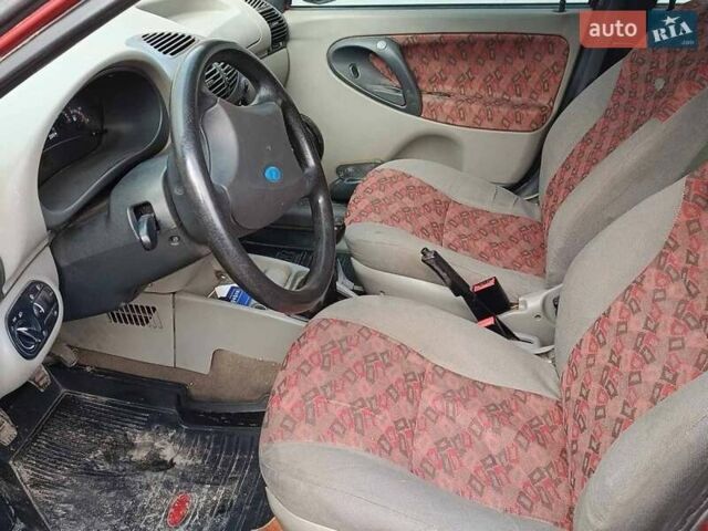 Красный ВАЗ 1117 Калина, объемом двигателя 1.6 л и пробегом 190 тыс. км за 2150 $, фото 2 на Automoto.ua