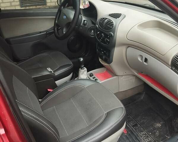 Красный ВАЗ 1117 Калина, объемом двигателя 1.39 л и пробегом 205 тыс. км за 2700 $, фото 12 на Automoto.ua