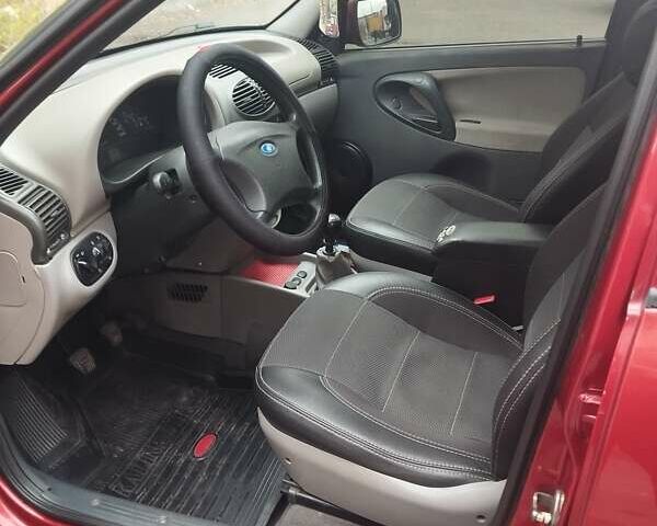 Красный ВАЗ 1117 Калина, объемом двигателя 1.39 л и пробегом 205 тыс. км за 2700 $, фото 5 на Automoto.ua