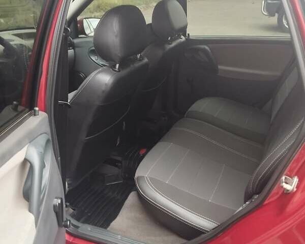 Красный ВАЗ 1117 Калина, объемом двигателя 1.39 л и пробегом 205 тыс. км за 2700 $, фото 6 на Automoto.ua