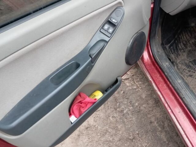 Червоний ВАЗ 1117 Калина, об'ємом двигуна 1.4 л та пробігом 86 тис. км за 2800 $, фото 7 на Automoto.ua