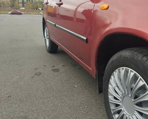 Красный ВАЗ 1117 Калина, объемом двигателя 1.39 л и пробегом 205 тыс. км за 2700 $, фото 7 на Automoto.ua