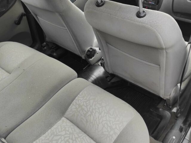 Сірий ВАЗ 1117 Калина, об'ємом двигуна 1.6 л та пробігом 200 тис. км за 2000 $, фото 13 на Automoto.ua