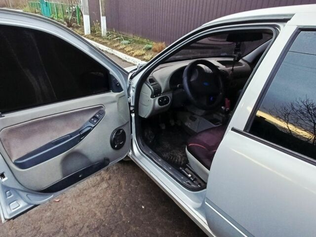 Серый ВАЗ 1117 Калина, объемом двигателя 1.5 л и пробегом 188 тыс. км за 2000 $, фото 5 на Automoto.ua