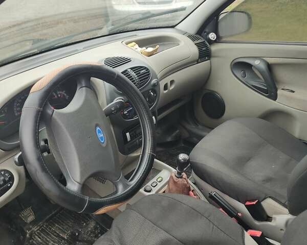 Серый ВАЗ 1117 Калина, объемом двигателя 1.39 л и пробегом 162 тыс. км за 2000 $, фото 3 на Automoto.ua