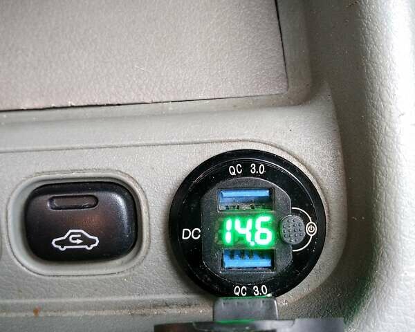 Синий ВАЗ 1117 Калина, объемом двигателя 1.39 л и пробегом 140 тыс. км за 2000 $, фото 10 на Automoto.ua