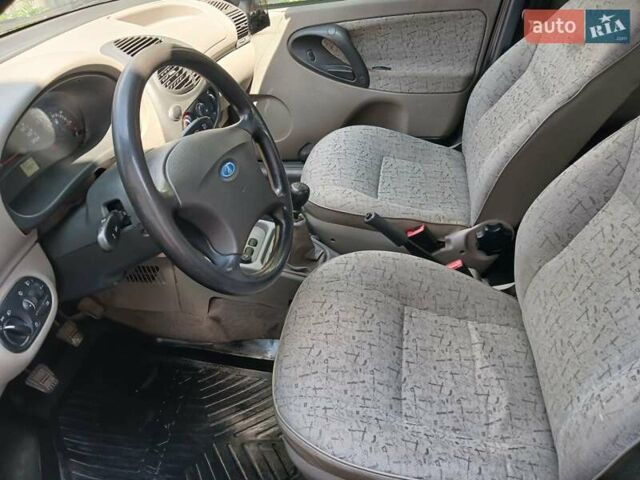 Синій ВАЗ 1117 Калина, об'ємом двигуна 1.6 л та пробігом 102 тис. км за 2000 $, фото 12 на Automoto.ua