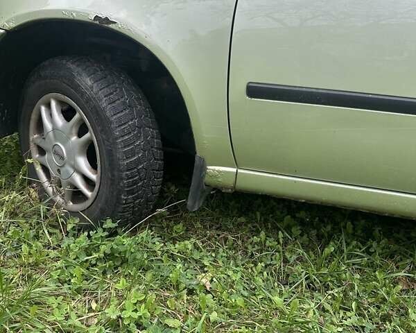 Зелений ВАЗ 1117 Калина, об'ємом двигуна 1.6 л та пробігом 330 тис. км за 1377 $, фото 4 на Automoto.ua