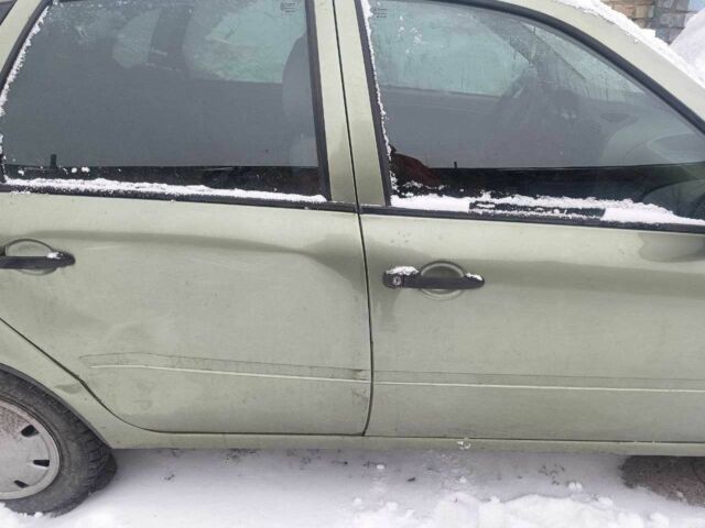 Зелений ВАЗ 1117 Калина, об'ємом двигуна 1.6 л та пробігом 43 тис. км за 1000 $, фото 2 на Automoto.ua