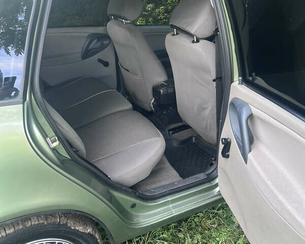 Зеленый ВАЗ 1117 Калина, объемом двигателя 1.39 л и пробегом 160 тыс. км за 3950 $, фото 11 на Automoto.ua