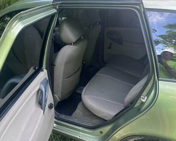 Зеленый ВАЗ 1117 Калина, объемом двигателя 1.39 л и пробегом 160 тыс. км за 3950 $, фото 9 на Automoto.ua