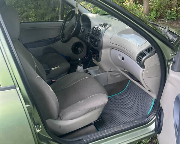 Зеленый ВАЗ 1117 Калина, объемом двигателя 1.39 л и пробегом 160 тыс. км за 3950 $, фото 10 на Automoto.ua