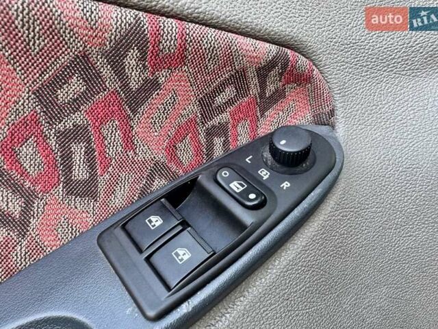 Красный ВАЗ 1119 Калина, объемом двигателя 1.6 л и пробегом 120 тыс. км за 1599 $, фото 9 на Automoto.ua
