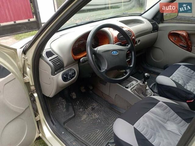 Жовтий ВАЗ 1119 Калина, об'ємом двигуна 1.39 л та пробігом 157 тис. км за 1450 $, фото 2 на Automoto.ua