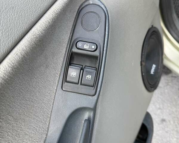 Желтый ВАЗ 1119 Калина, объемом двигателя 1.6 л и пробегом 58 тыс. км за 3100 $, фото 14 на Automoto.ua