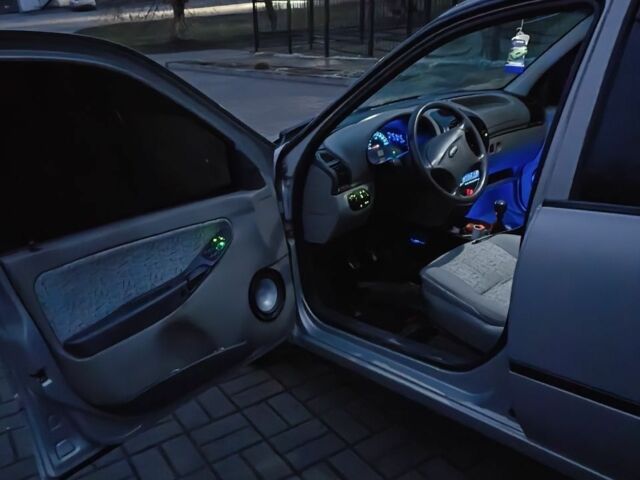 Сірий ВАЗ 1119 Калина, об'ємом двигуна 1.6 л та пробігом 180 тис. км за 1550 $, фото 4 на Automoto.ua