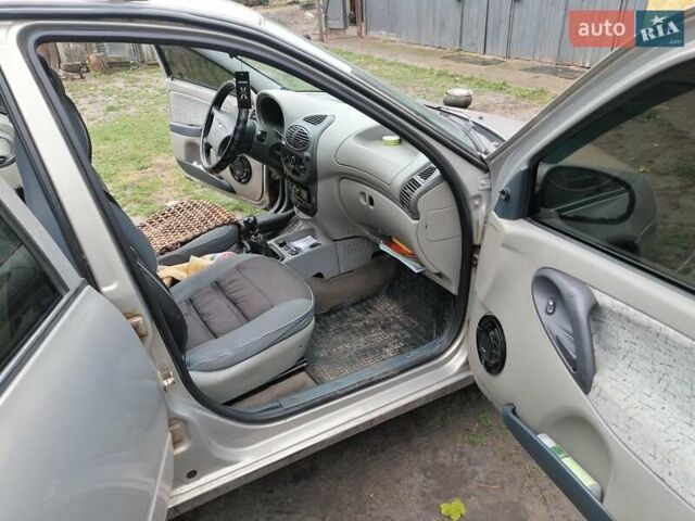 ВАЗ 1119 Калина 2007 у Прилуках на Automoto.ua Сірий ВАЗ 1119 Калина, об'ємом двигуна 1.6 л та пробігом 211 тис. км за 3000 $, фото 2 на Automoto.ua