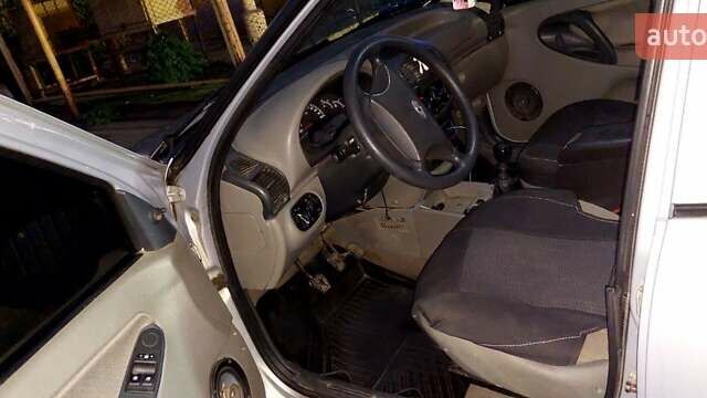 Сірий ВАЗ 1119 Калина, об'ємом двигуна 1.39 л та пробігом 200 тис. км за 2100 $, фото 4 на Automoto.ua