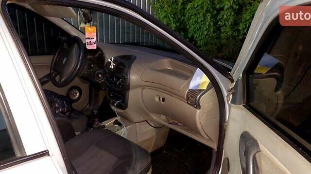 Сірий ВАЗ 1119 Калина, об'ємом двигуна 1.39 л та пробігом 200 тис. км за 2100 $, фото 3 на Automoto.ua