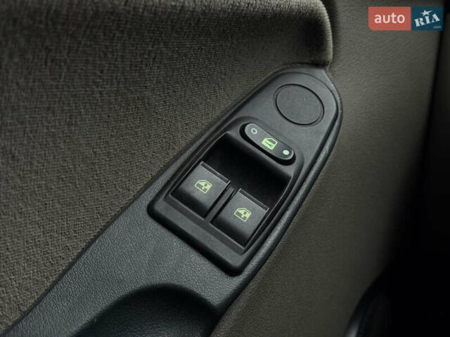 Серый ВАЗ 1119 Калина, объемом двигателя 1.39 л и пробегом 140 тыс. км за 2499 $, фото 12 на Automoto.ua