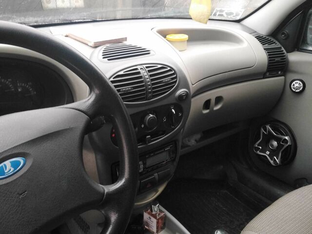 Сірий ВАЗ 1119 Калина, об'ємом двигуна 1.6 л та пробігом 183 тис. км за 2000 $, фото 6 на Automoto.ua