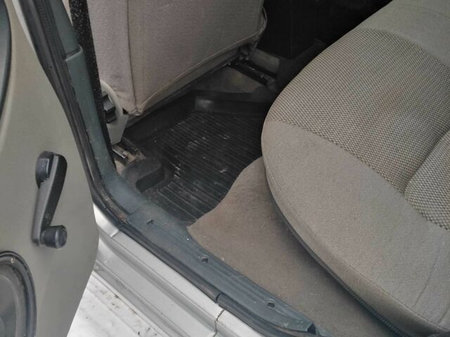 Сірий ВАЗ 1119 Калина, об'ємом двигуна 1.6 л та пробігом 183 тис. км за 2000 $, фото 4 на Automoto.ua