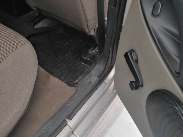 Сірий ВАЗ 1119 Калина, об'ємом двигуна 1.6 л та пробігом 183 тис. км за 2000 $, фото 2 на Automoto.ua