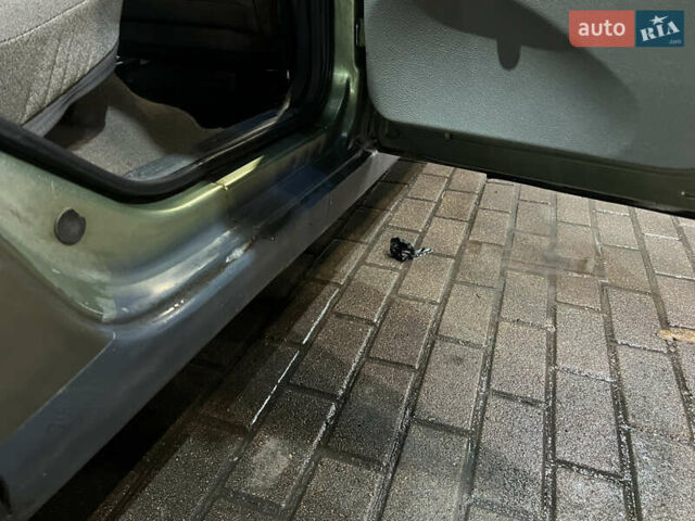 Зелений ВАЗ 1119 Калина, об'ємом двигуна 1.6 л та пробігом 198 тис. км за 2000 $, фото 18 на Automoto.ua