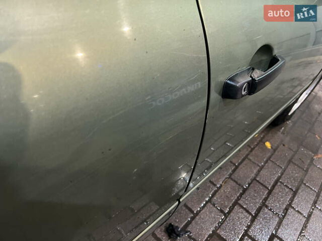 Зелений ВАЗ 1119 Калина, об'ємом двигуна 1.6 л та пробігом 198 тис. км за 2000 $, фото 5 на Automoto.ua