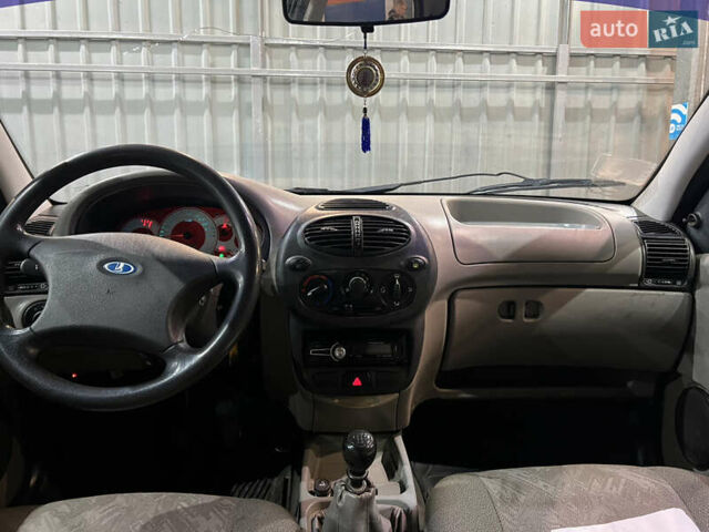 Зелений ВАЗ 1119 Калина, об'ємом двигуна 1.6 л та пробігом 198 тис. км за 2000 $, фото 13 на Automoto.ua