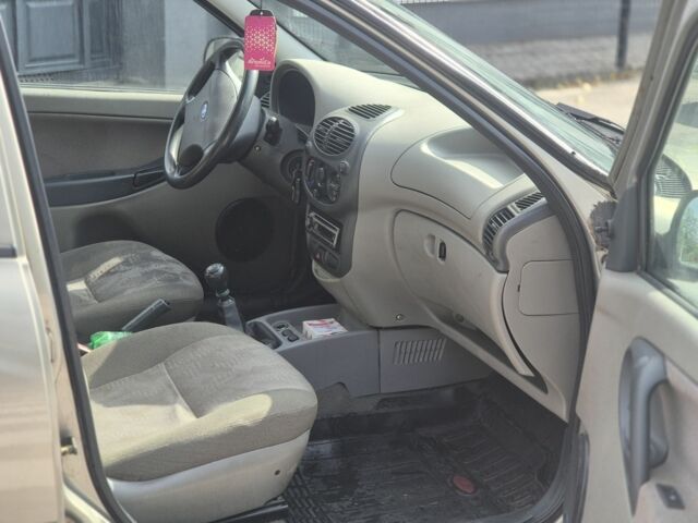 Бежевый ВАЗ 1119 Kalina Sport, объемом двигателя 1.6 л и пробегом 178 тыс. км за 1599 $, фото 5 на Automoto.ua