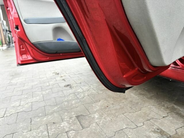 Красный ВАЗ 1119 Kalina Sport, объемом двигателя 1.4 л и пробегом 30 тыс. км за 3700 $, фото 4 на Automoto.ua