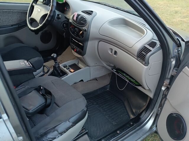 Серый ВАЗ 1119 Kalina Sport, объемом двигателя 1.6 л и пробегом 275 тыс. км за 2100 $, фото 4 на Automoto.ua