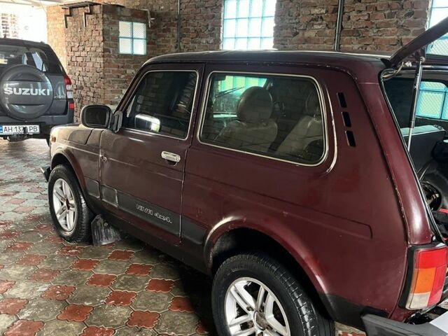 Красный ВАЗ 131, объемом двигателя 1.7 л и пробегом 195 тыс. км за 3300 $, фото 1 на Automoto.ua