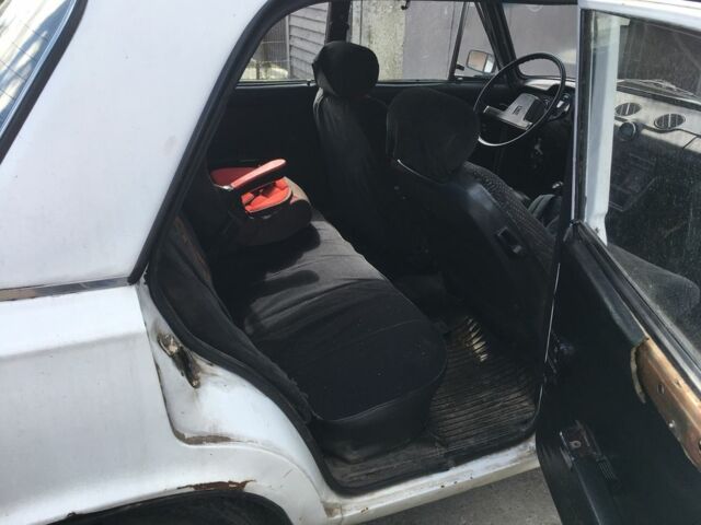 Белый ВАЗ 2101, объемом двигателя 1.45 л и пробегом 200 тыс. км за 523 $, фото 4 на Automoto.ua