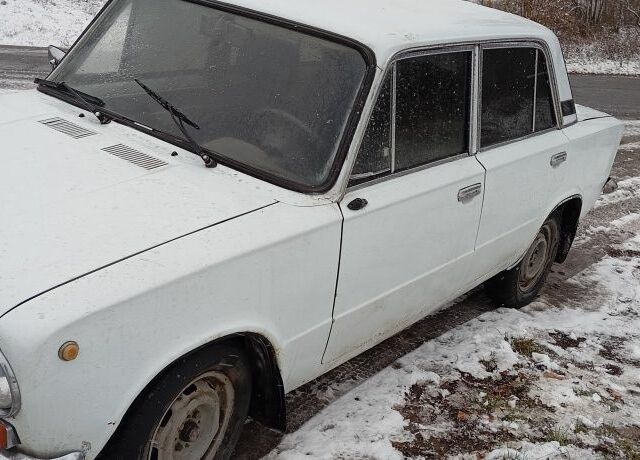 Білий ВАЗ 2101, об'ємом двигуна 2 л та пробігом 50 тис. км за 700 $, фото 1 на Automoto.ua