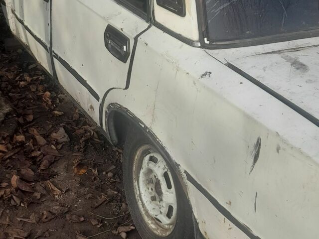 Белый ВАЗ 2101, объемом двигателя 1 л и пробегом 100 тыс. км за 237 $, фото 2 на Automoto.ua