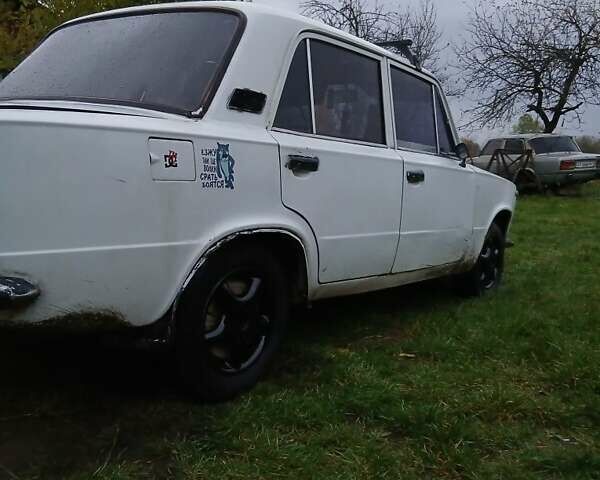 Белый ВАЗ 2101, объемом двигателя 1.3 л и пробегом 456 тыс. км за 298 $, фото 2 на Automoto.ua