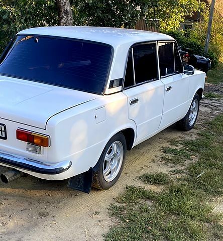 Белый ВАЗ 2101, объемом двигателя 1.5 л и пробегом 300 тыс. км за 1300 $, фото 1 на Automoto.ua